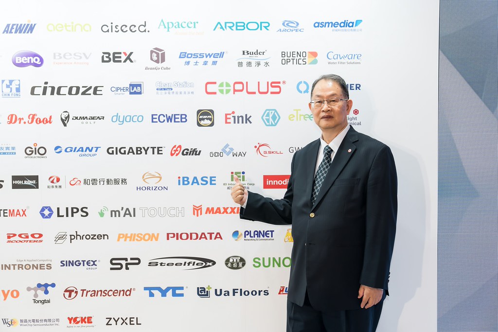 [雲端攝影]34屆台灣精品獎 頒獎典禮-最專業的團隊完成每場完美活動攝影，拍的不只好更要快! #即時攝影