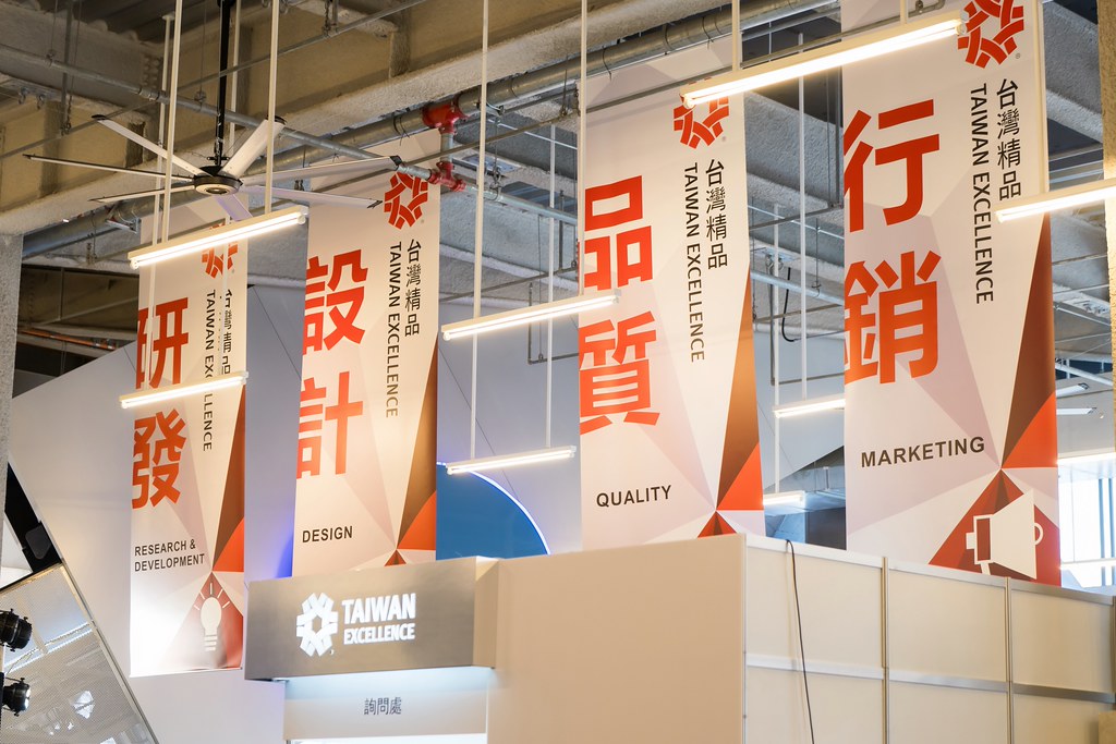 [雲端攝影]34屆台灣精品獎 頒獎典禮-最專業的團隊完成每場完美活動攝影，拍的不只好更要快! #雲端攝影