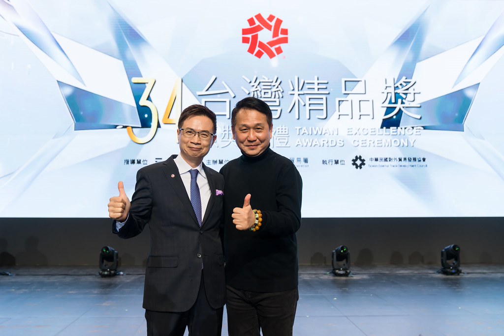 [雲端攝影]34屆台灣精品獎 頒獎典禮-最專業的團隊完成每場完美活動攝影，拍的不只好更要快! #即時攝影