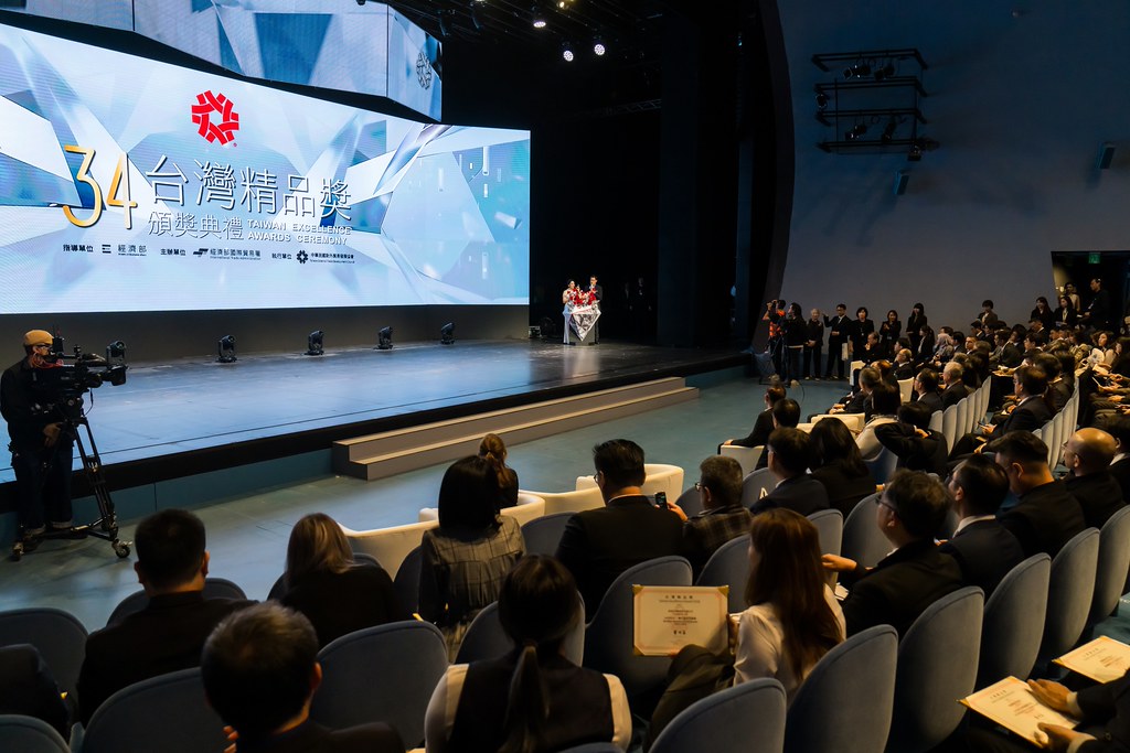 [雲端攝影]34屆台灣精品獎 頒獎典禮-最專業的團隊完成每場完美活動攝影，拍的不只好更要快! #活動拍立得