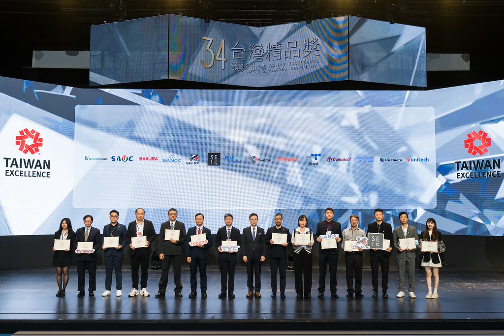 [雲端攝影]34屆台灣精品獎 頒獎典禮-最專業的團隊完成每場完美活動攝影，拍的不只好更要快! #即拍即印