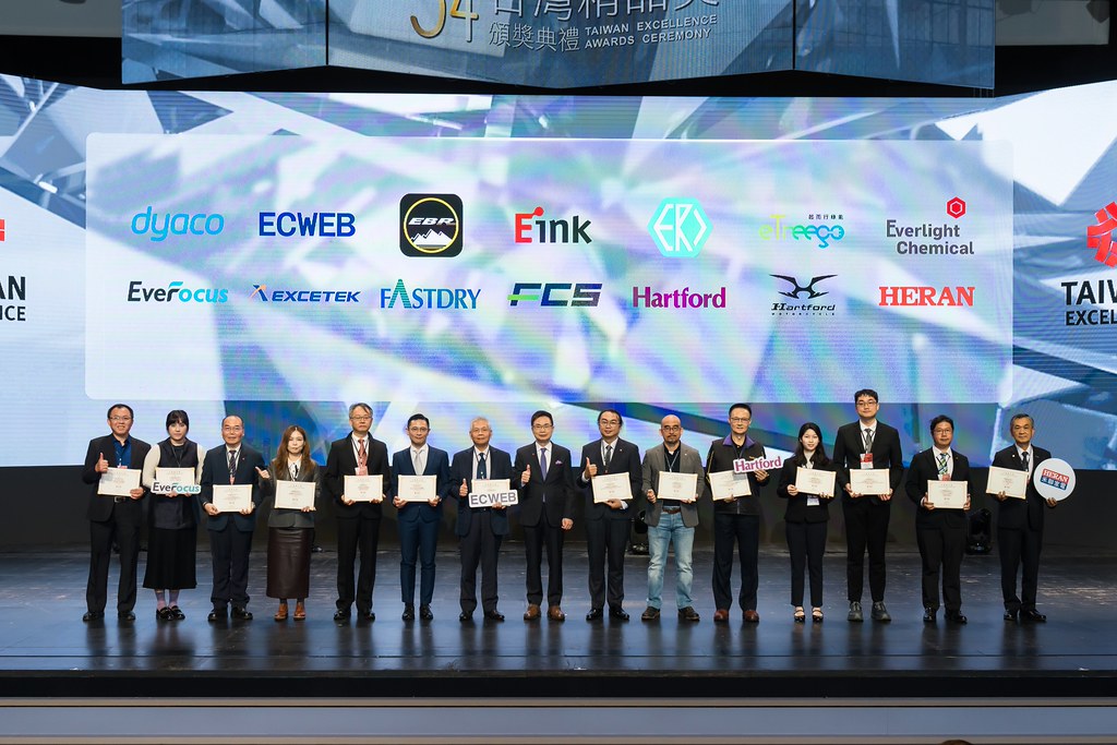 [雲端攝影]34屆台灣精品獎 頒獎典禮-最專業的團隊完成每場完美活動攝影，拍的不只好更要快! #即時攝影