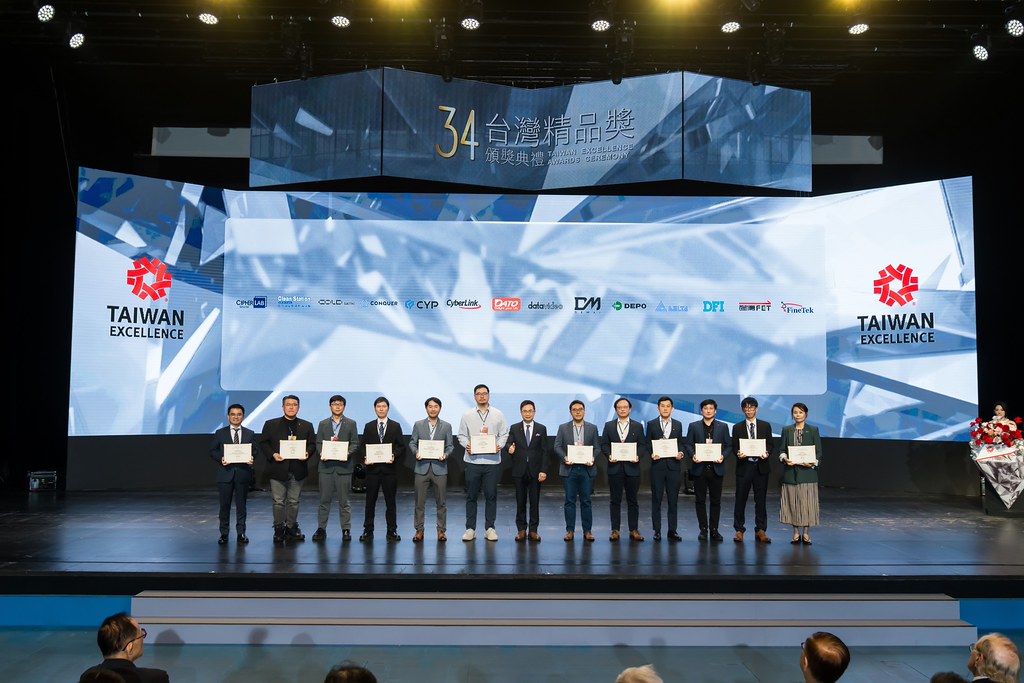 [雲端攝影]34屆台灣精品獎 頒獎典禮-最專業的團隊完成每場完美活動攝影，拍的不只好更要快! #活動拍立得