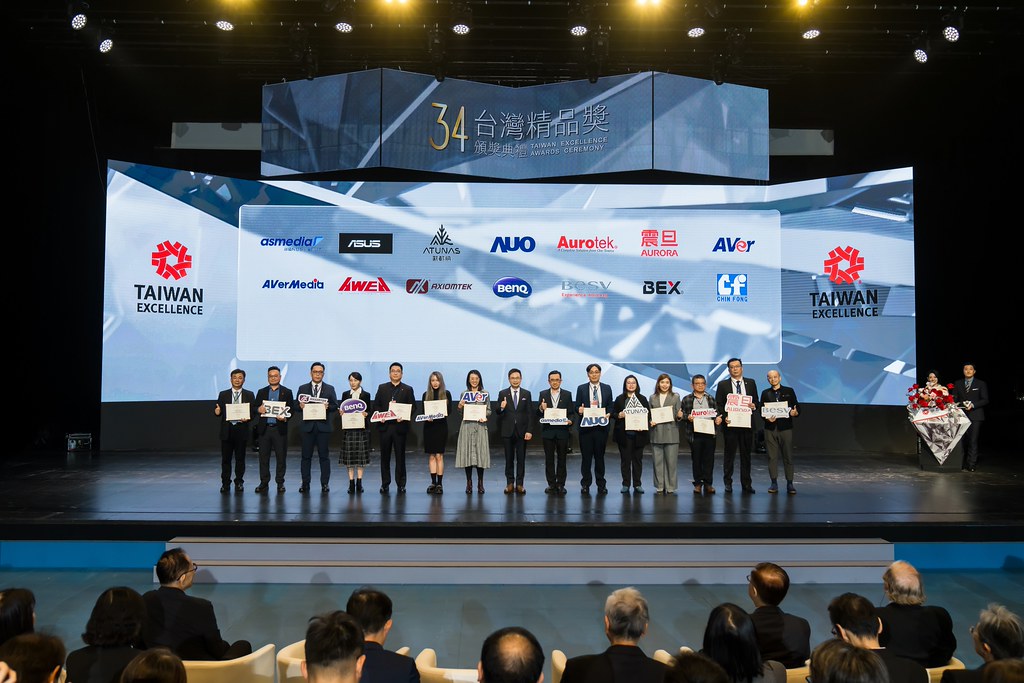 [雲端攝影]34屆台灣精品獎 頒獎典禮-最專業的團隊完成每場完美活動攝影，拍的不只好更要快! #尾牙攝影