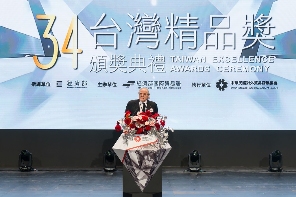 [雲端攝影]34屆台灣精品獎 頒獎典禮-最專業的團隊完成每場完美活動攝影，拍的不只好更要快! #即時攝影