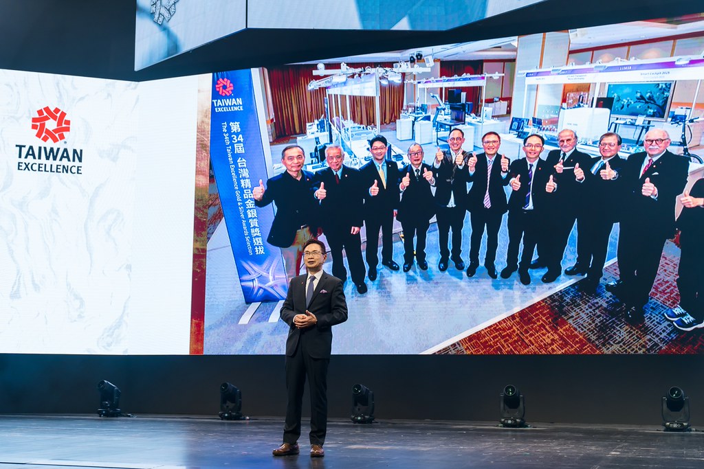 [雲端攝影]34屆台灣精品獎 頒獎典禮-最專業的團隊完成每場完美活動攝影，拍的不只好更要快! #雲端攝影