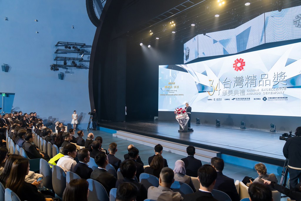 [雲端攝影]34屆台灣精品獎 頒獎典禮-最專業的團隊完成每場完美活動攝影，拍的不只好更要快! #活動攝影