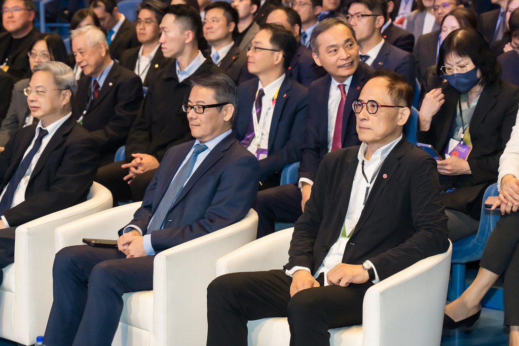 [雲端攝影]34屆台灣精品獎 頒獎典禮-最專業的團隊完成每場完美活動攝影，拍的不只好更要快! #即拍即印