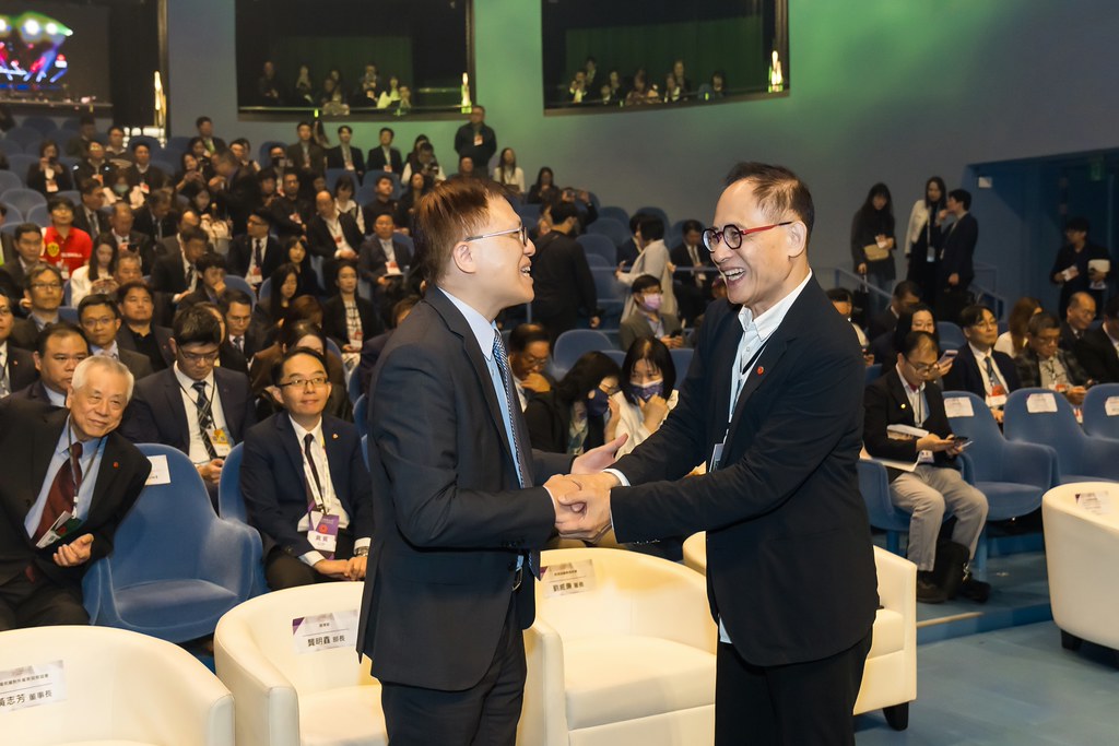 [雲端攝影]34屆台灣精品獎 頒獎典禮-最專業的團隊完成每場完美活動攝影，拍的不只好更要快! #即時攝影