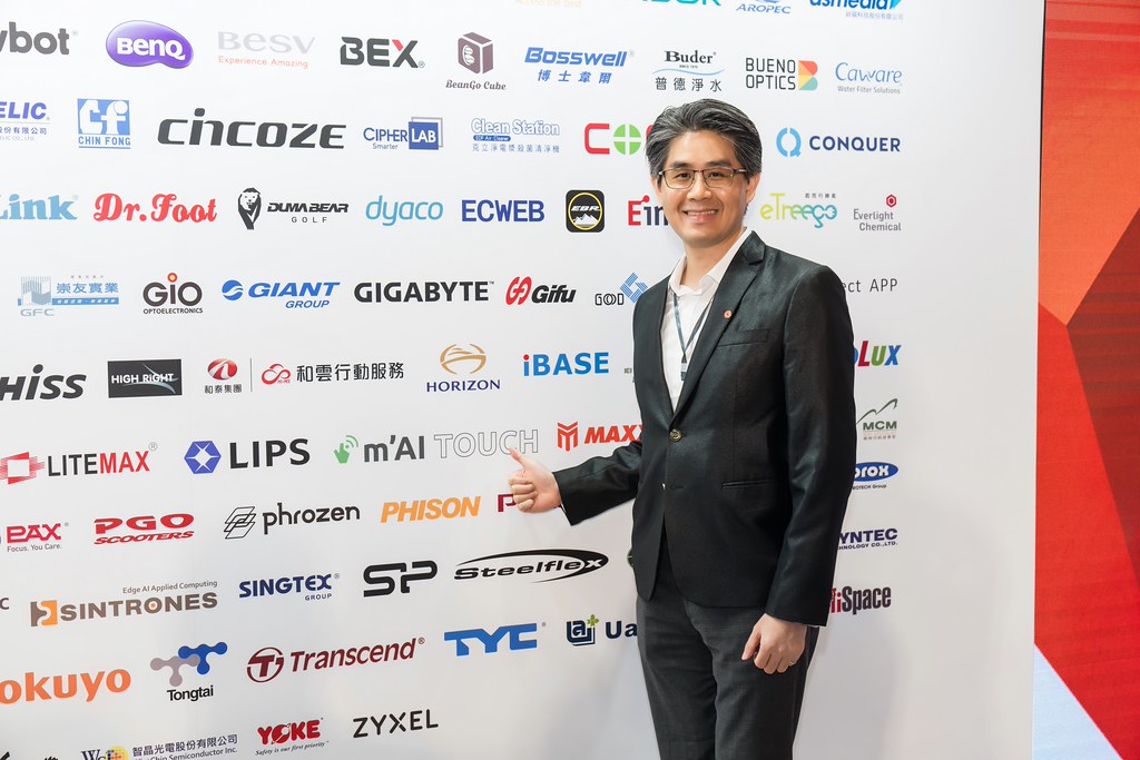 [雲端攝影]34屆台灣精品獎 頒獎典禮-最專業的團隊完成每場完美活動攝影，拍的不只好更要快! #雲端攝影