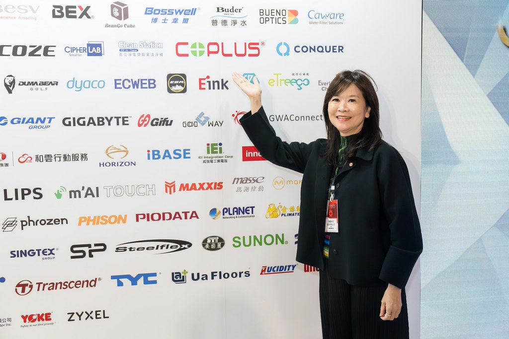 [雲端攝影]34屆台灣精品獎 頒獎典禮-最專業的團隊完成每場完美活動攝影，拍的不只好更要快! #即時攝影