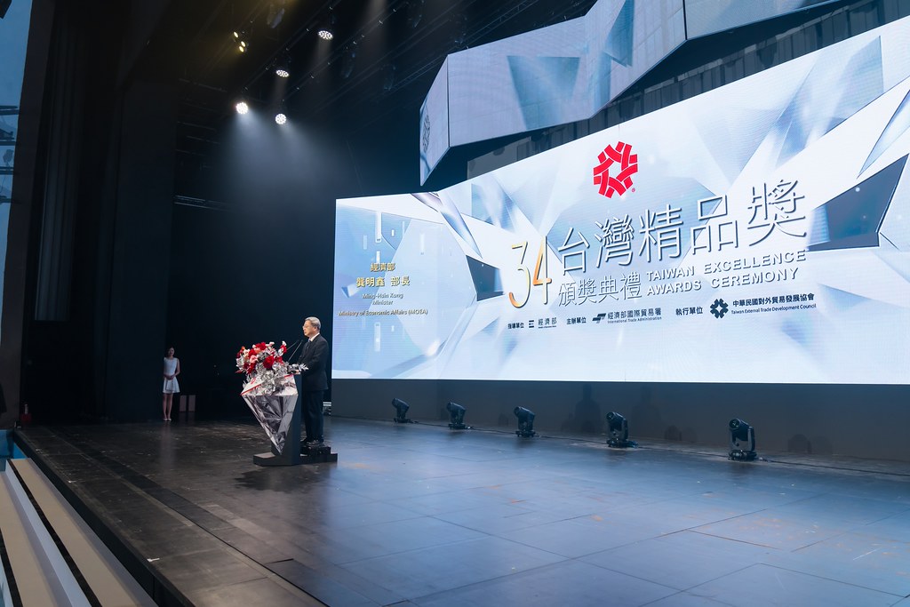 [雲端攝影]34屆台灣精品獎 頒獎典禮-最專業的團隊完成每場完美活動攝影，拍的不只好更要快! #尾牙攝影