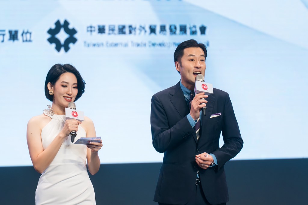 [雲端攝影]34屆台灣精品獎 頒獎典禮-最專業的團隊完成每場完美活動攝影，拍的不只好更要快! #即時攝影