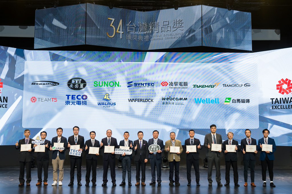 [雲端攝影]34屆台灣精品獎 頒獎典禮-最專業的團隊完成每場完美活動攝影，拍的不只好更要快! #雲端攝影
