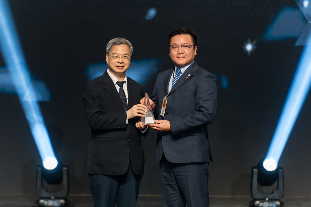 [雲端攝影]34屆台灣精品獎 頒獎典禮-最專業的團隊完成每場完美活動攝影，拍的不只好更要快! #尾牙攝影