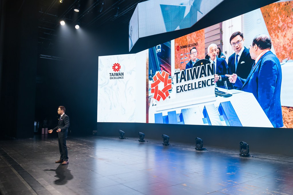 [雲端攝影]34屆台灣精品獎 頒獎典禮-最專業的團隊完成每場完美活動攝影，拍的不只好更要快! #活動拍攝