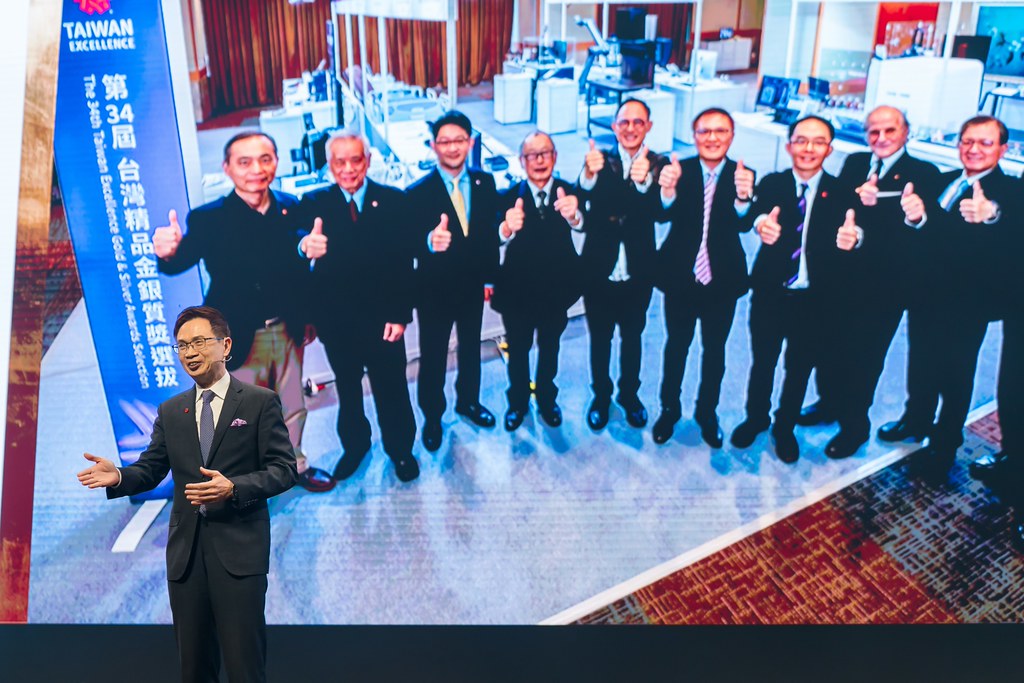 [雲端攝影]34屆台灣精品獎 頒獎典禮-最專業的團隊完成每場完美活動攝影，拍的不只好更要快! #尾牙攝影