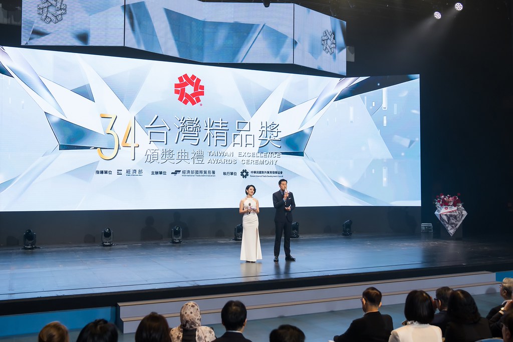 [雲端攝影]34屆台灣精品獎 頒獎典禮-最專業的團隊完成每場完美活動攝影，拍的不只好更要快! #雲端攝影