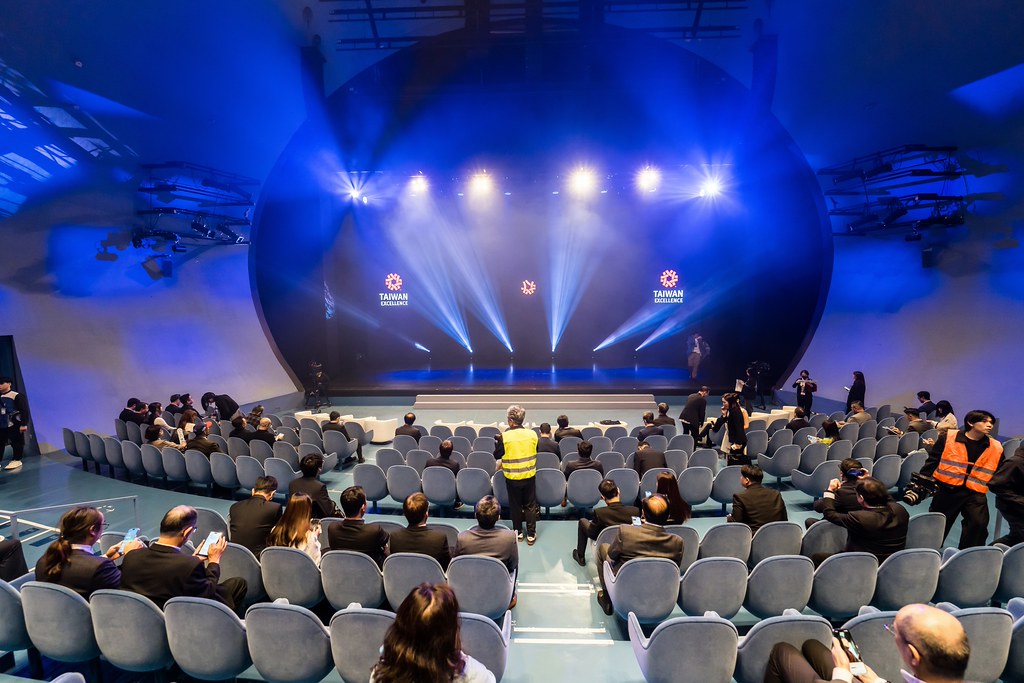 [雲端攝影]34屆台灣精品獎 頒獎典禮-最專業的團隊完成每場完美活動攝影，拍的不只好更要快! #即時攝影