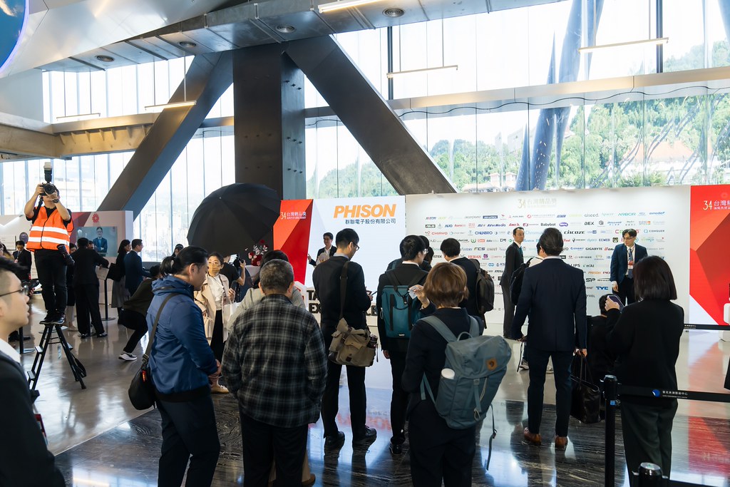 [雲端攝影]34屆台灣精品獎 頒獎典禮-最專業的團隊完成每場完美活動攝影，拍的不只好更要快! #雲端攝影