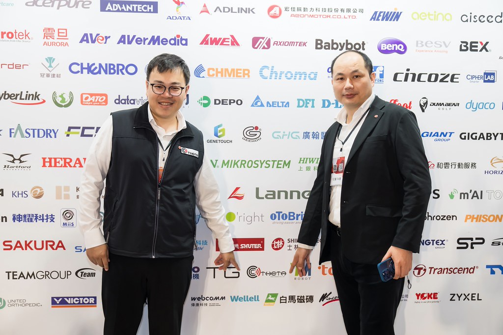 [雲端攝影]34屆台灣精品獎 頒獎典禮-最專業的團隊完成每場完美活動攝影，拍的不只好更要快! #即拍即印