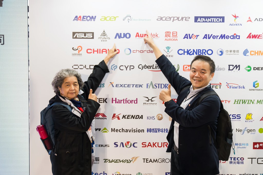 [雲端攝影]34屆台灣精品獎 頒獎典禮-最專業的團隊完成每場完美活動攝影，拍的不只好更要快! #即時攝影