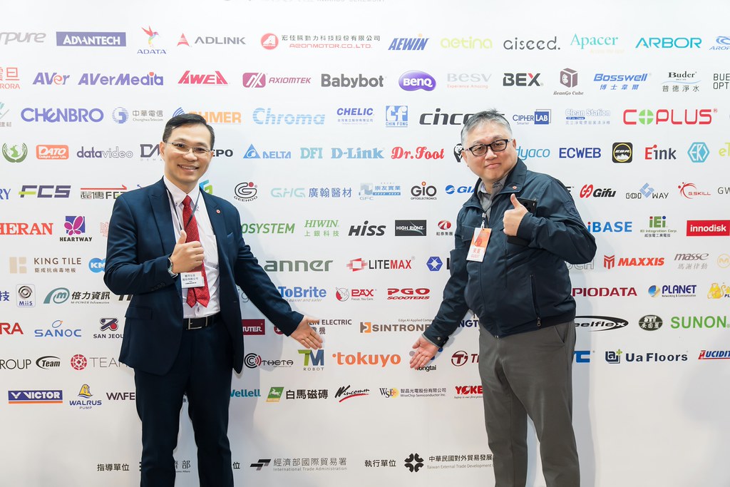 [雲端攝影]34屆台灣精品獎 頒獎典禮-最專業的團隊完成每場完美活動攝影，拍的不只好更要快! #活動拍立得