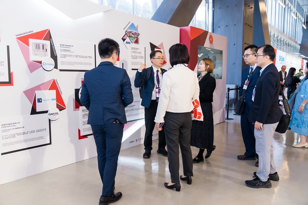 [雲端攝影]34屆台灣精品獎 頒獎典禮-最專業的團隊完成每場完美活動攝影，拍的不只好更要快! #即拍即印