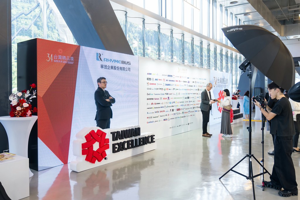 [雲端攝影]34屆台灣精品獎 頒獎典禮-最專業的團隊完成每場完美活動攝影，拍的不只好更要快! #尾牙攝影