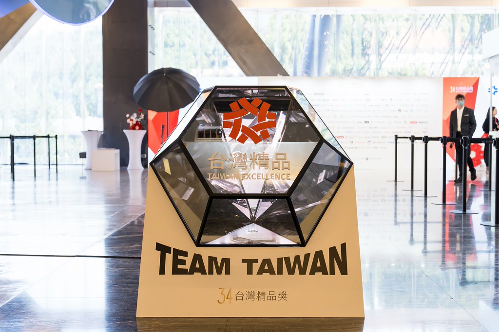 [雲端攝影]34屆台灣精品獎 頒獎典禮-最專業的團隊完成每場完美活動攝影，拍的不只好更要快! #活動攝影