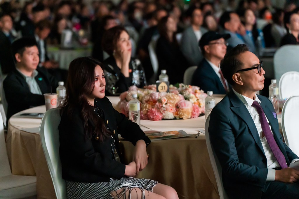 [活動攝影]2025綠洲永續啟動大會-最專業的團隊完成每場完美活動攝影，拍的不只好更要快! #即拍即印