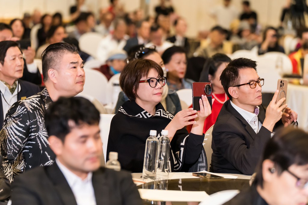 [活動攝影]2025綠洲永續啟動大會-最專業的團隊完成每場完美活動攝影，拍的不只好更要快! #即拍即印