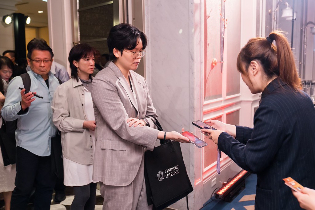 [活動攝影]八億Skin Power Up 上市發表會-最專業的團隊完成每場完美活動攝影，拍的不只好更要快! #活動拍攝