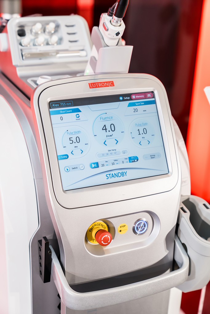 [活動攝影]八億Skin Power Up 上市發表會-最專業的團隊完成每場完美活動攝影，拍的不只好更要快! #尾牙攝影