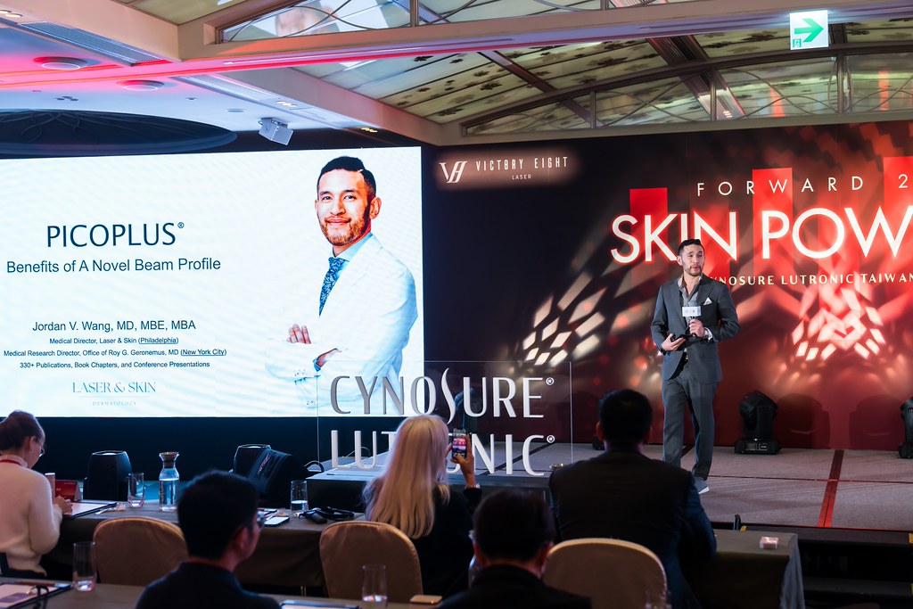 [活動攝影]八億Skin Power Up 上市發表會-最專業的團隊完成每場完美活動攝影，拍的不只好更要快! #即時攝影