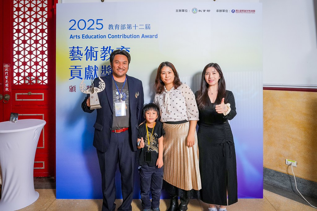 [即拍即印]第十二屆藝術教育貢獻獎-最專業的團隊完成每場完美活動攝影，拍的不只好更要快! #活動拍立得