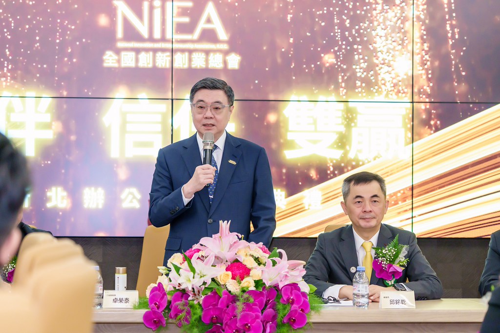 [活動攝影]創新創業總會新北辦公室開幕典禮-最專業的團隊完成每場完美活動攝影，拍的不只好更要快! #即拍即印