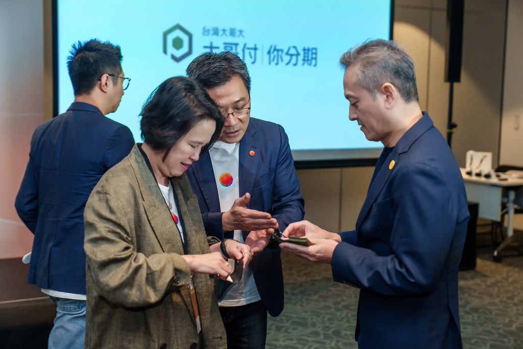 [活動攝影]電信即信用 分期大哥付 記者會-最專業的團隊完成每場完美活動攝影，拍的不只好更要快! #雲端攝影